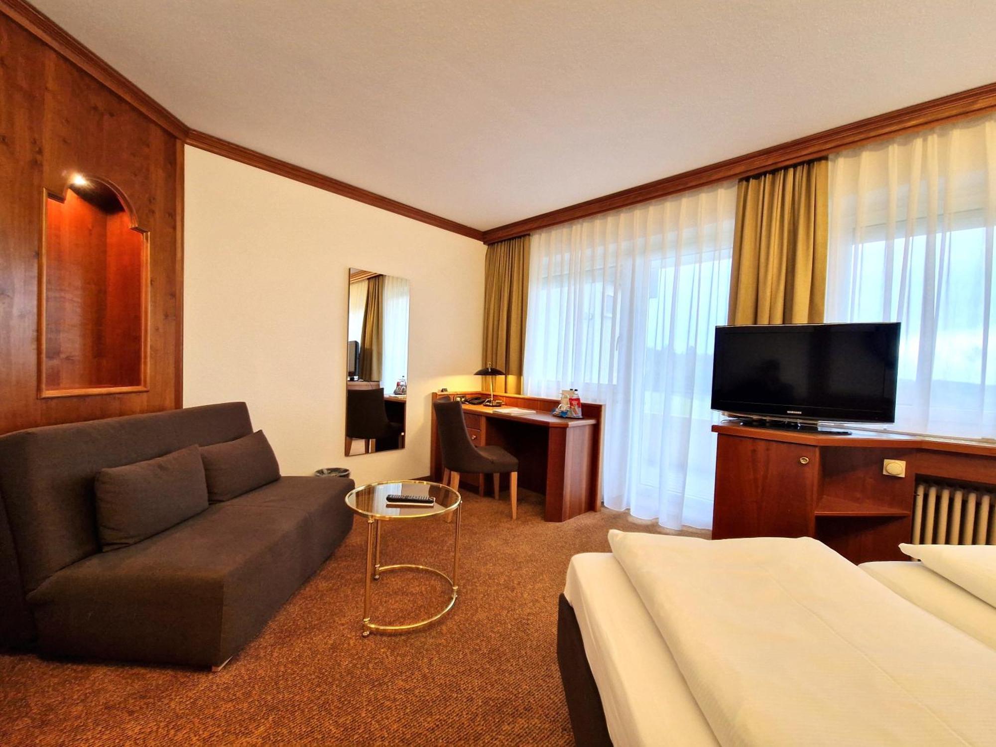 Badhotel Restaurant Stauferland บาดบอล ภายนอก รูปภาพ