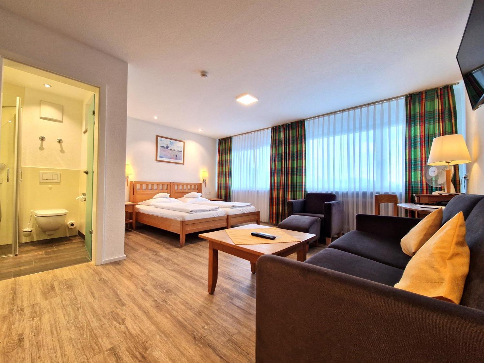 Badhotel Restaurant Stauferland บาดบอล ภายนอก รูปภาพ