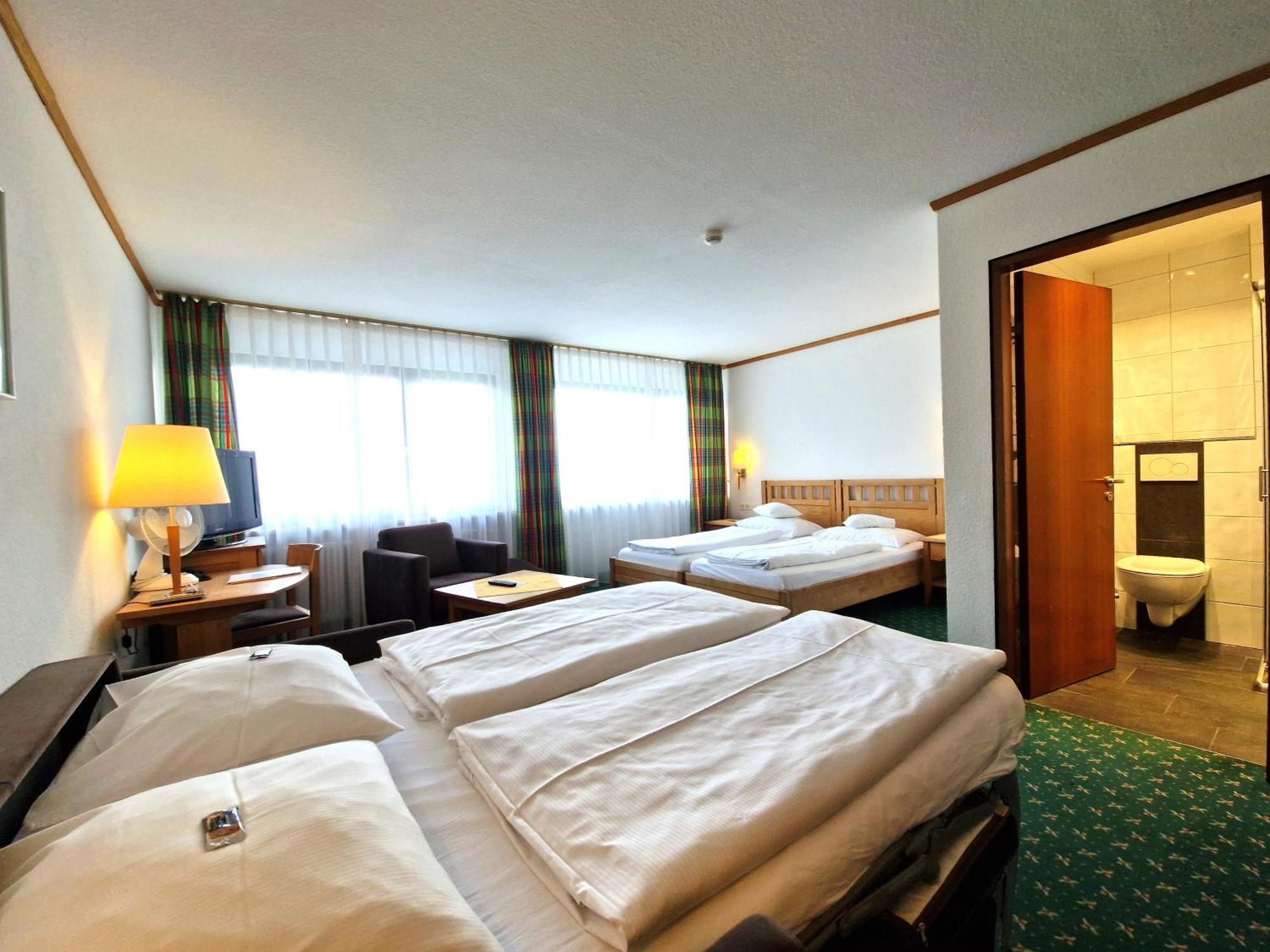 Badhotel Restaurant Stauferland บาดบอล ภายนอก รูปภาพ
