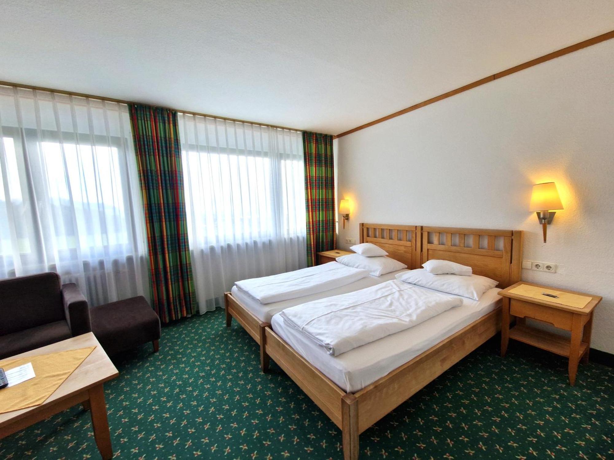 Badhotel Restaurant Stauferland บาดบอล ภายนอก รูปภาพ