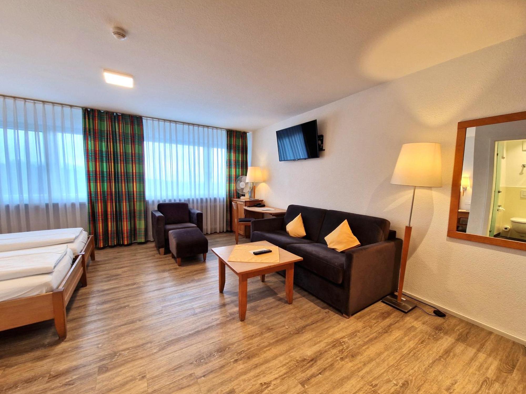 Badhotel Restaurant Stauferland บาดบอล ภายนอก รูปภาพ