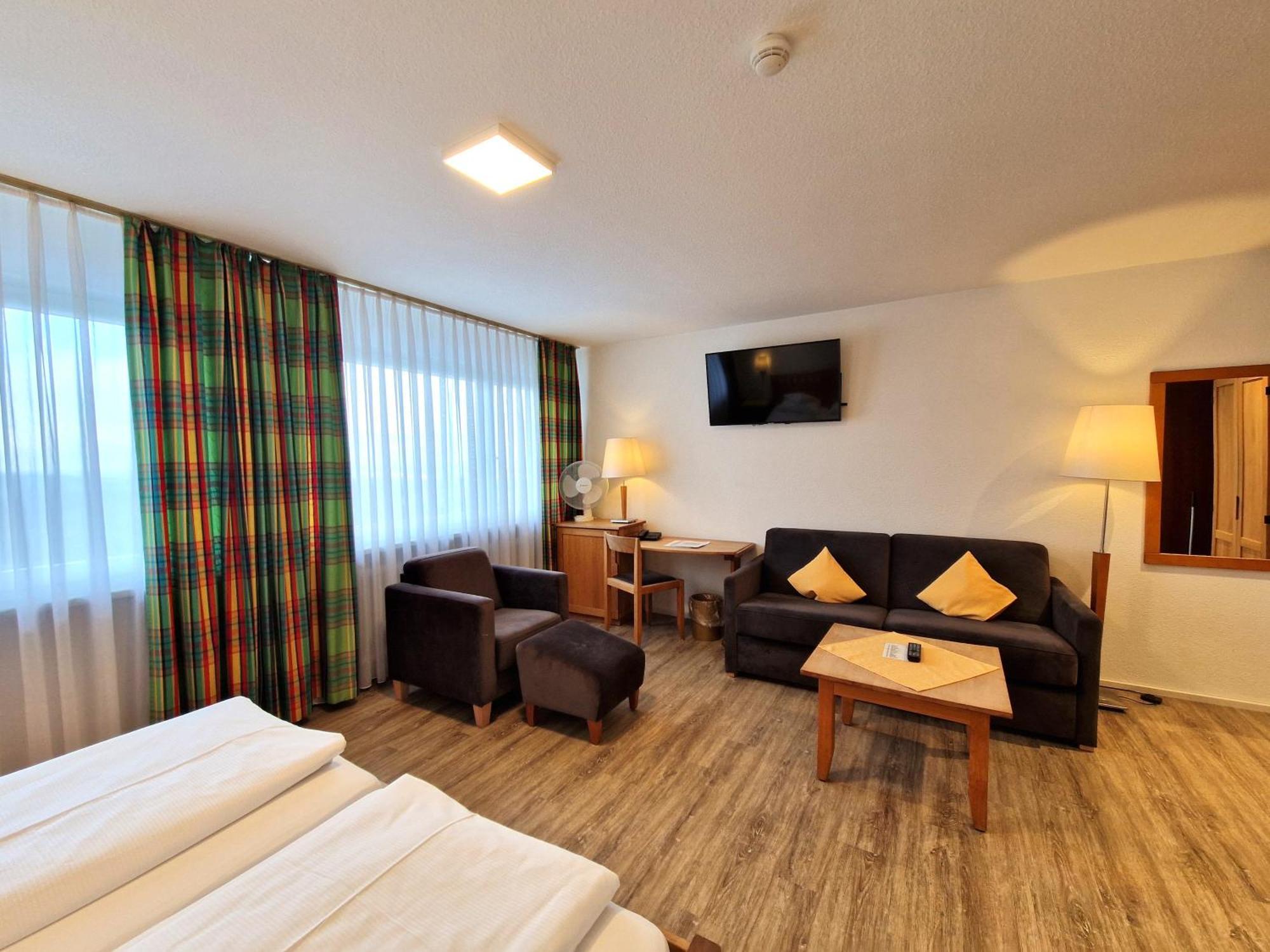Badhotel Restaurant Stauferland บาดบอล ภายนอก รูปภาพ