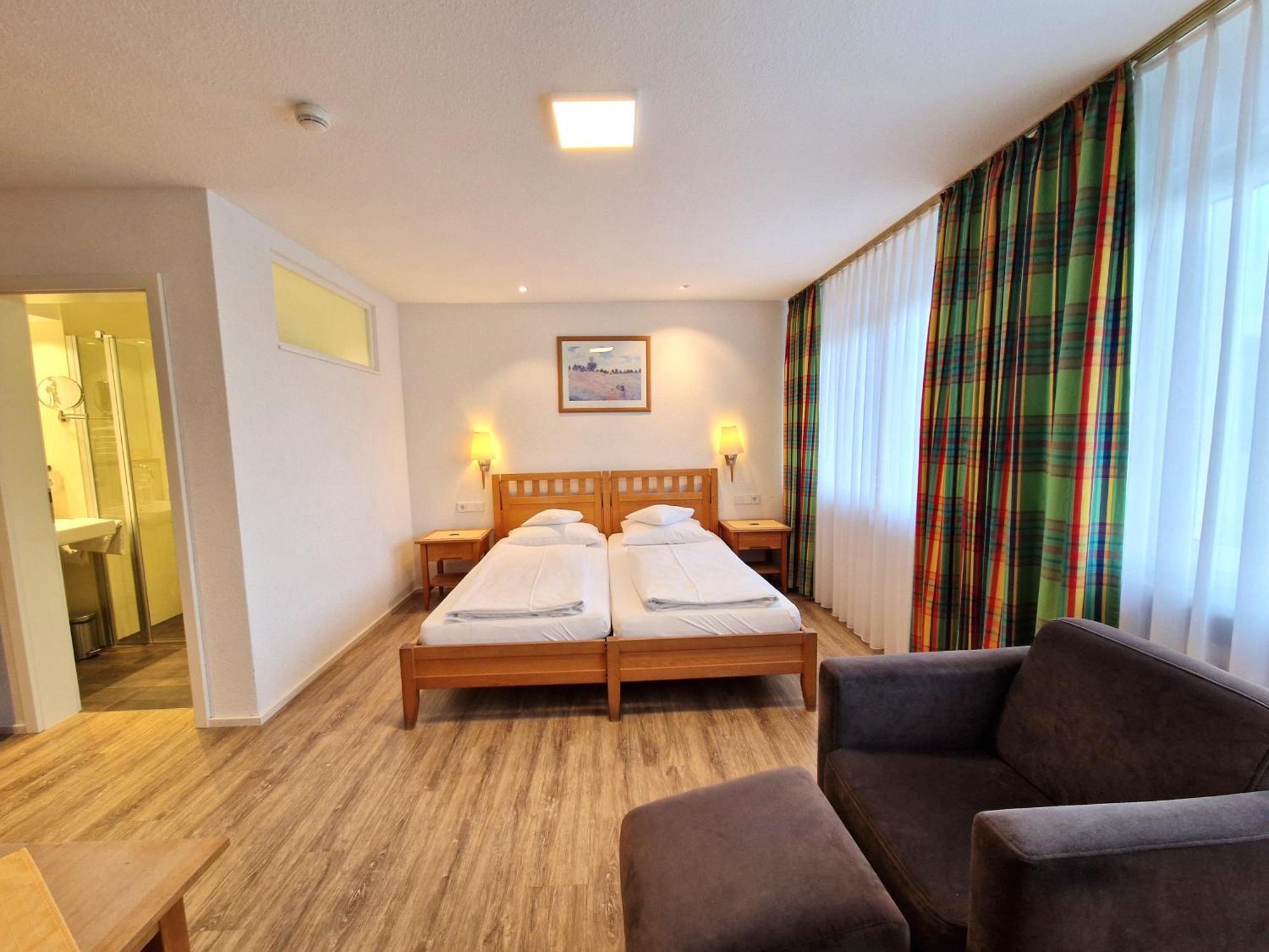 Badhotel Restaurant Stauferland บาดบอล ภายนอก รูปภาพ