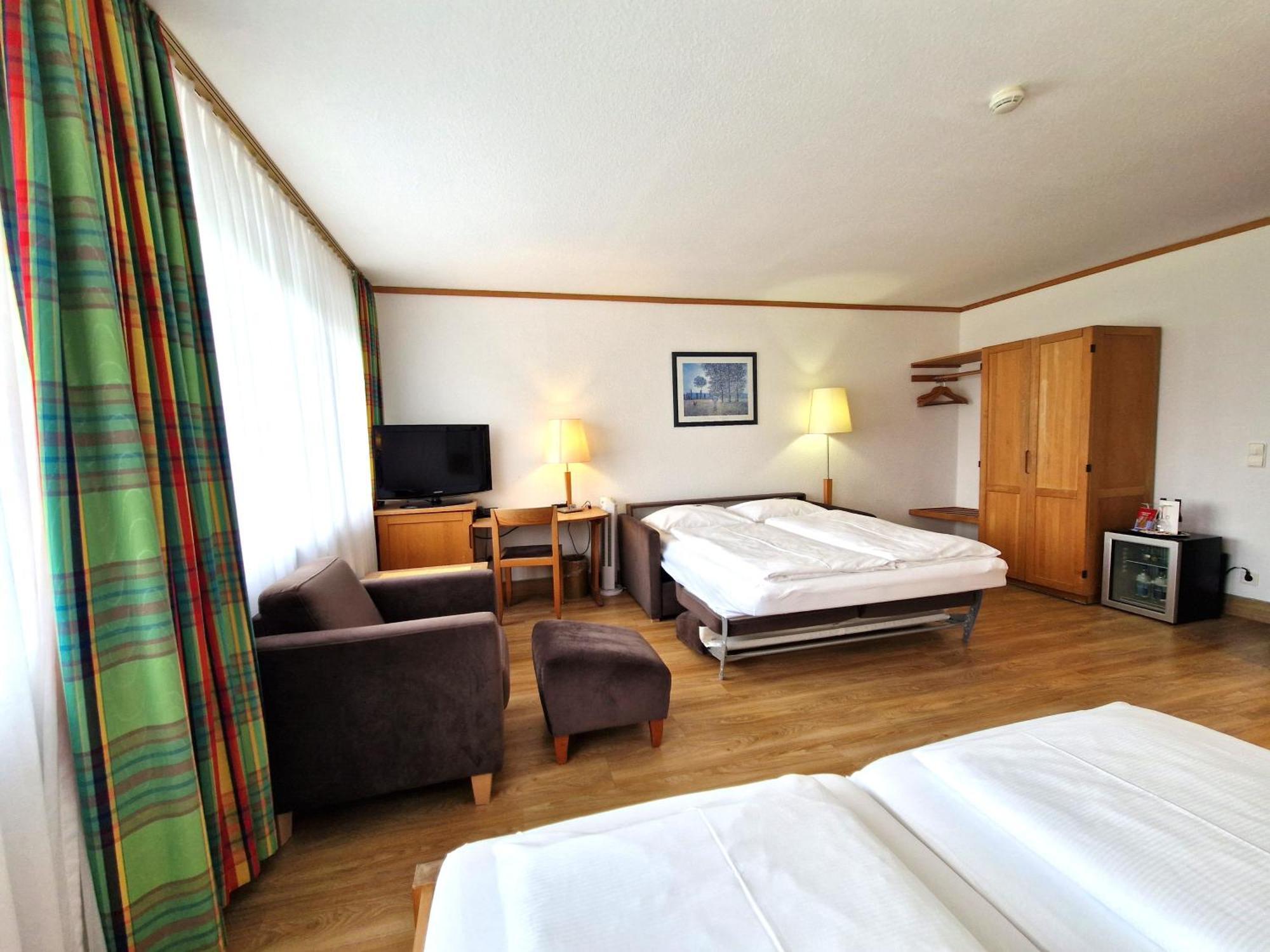 Badhotel Restaurant Stauferland บาดบอล ภายนอก รูปภาพ