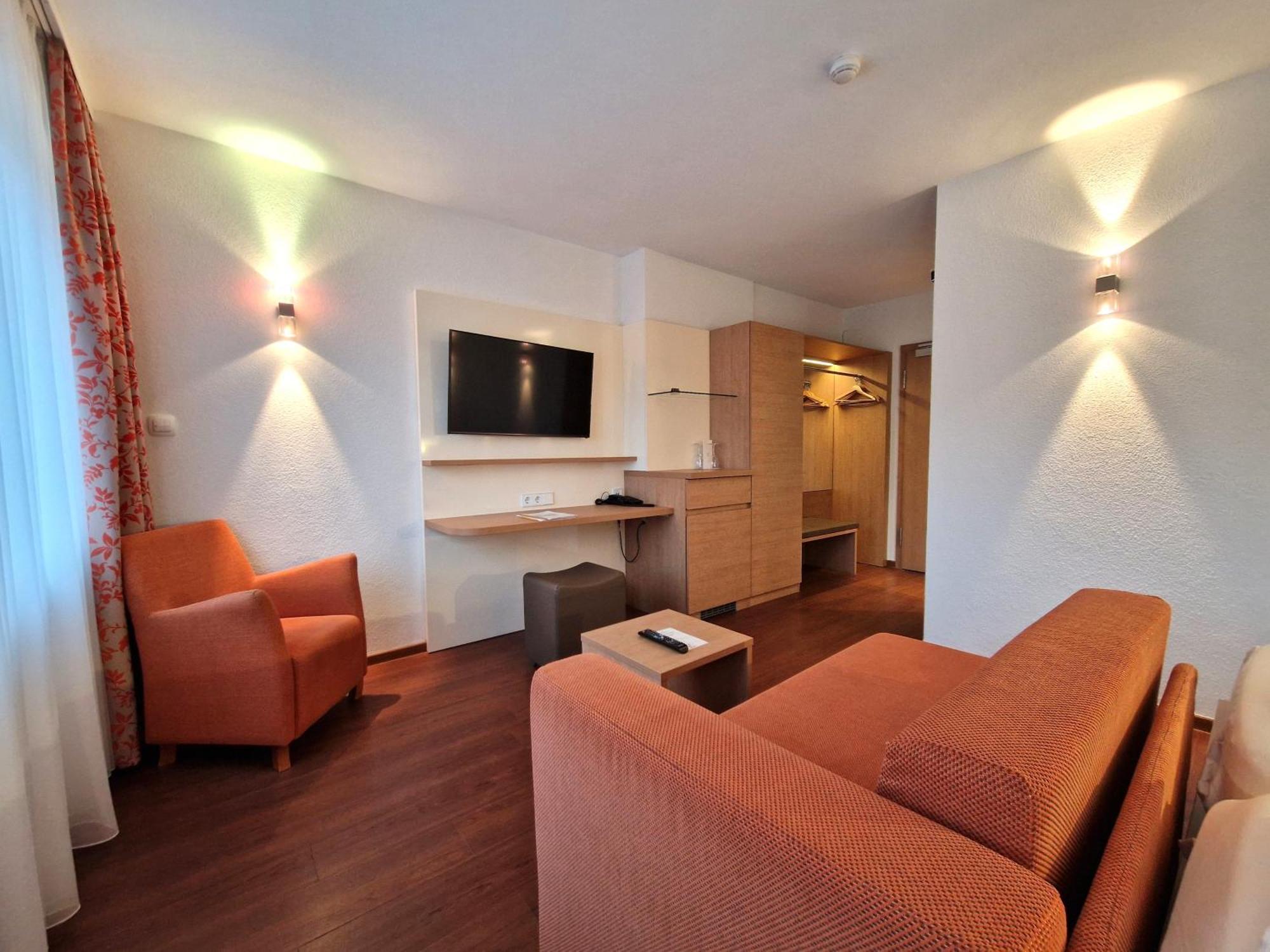 Badhotel Restaurant Stauferland บาดบอล ภายนอก รูปภาพ