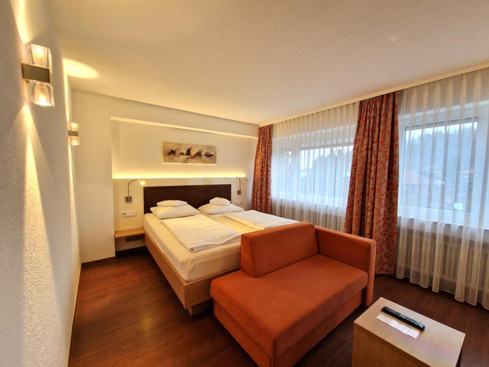 Badhotel Restaurant Stauferland บาดบอล ภายนอก รูปภาพ
