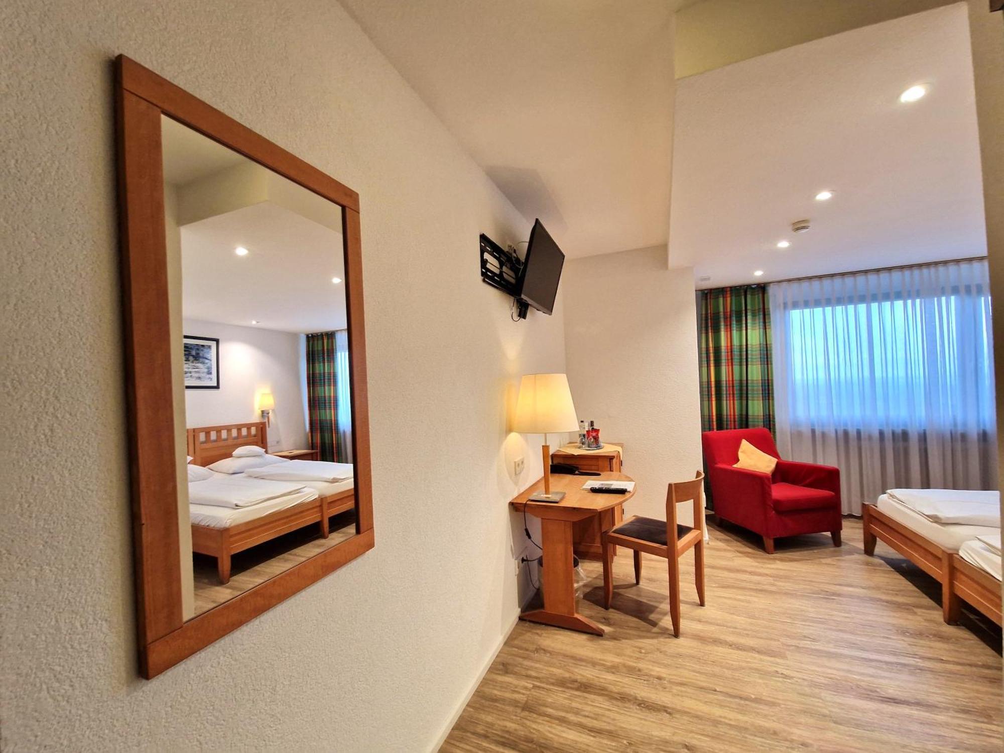 Badhotel Restaurant Stauferland บาดบอล ภายนอก รูปภาพ