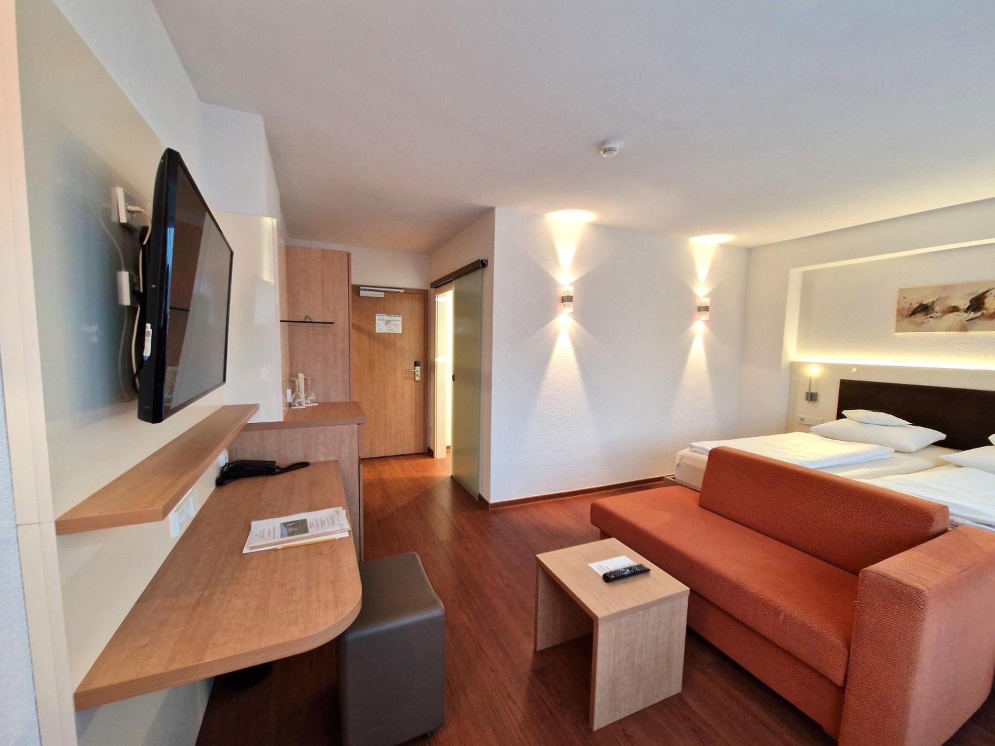 Badhotel Restaurant Stauferland บาดบอล ภายนอก รูปภาพ