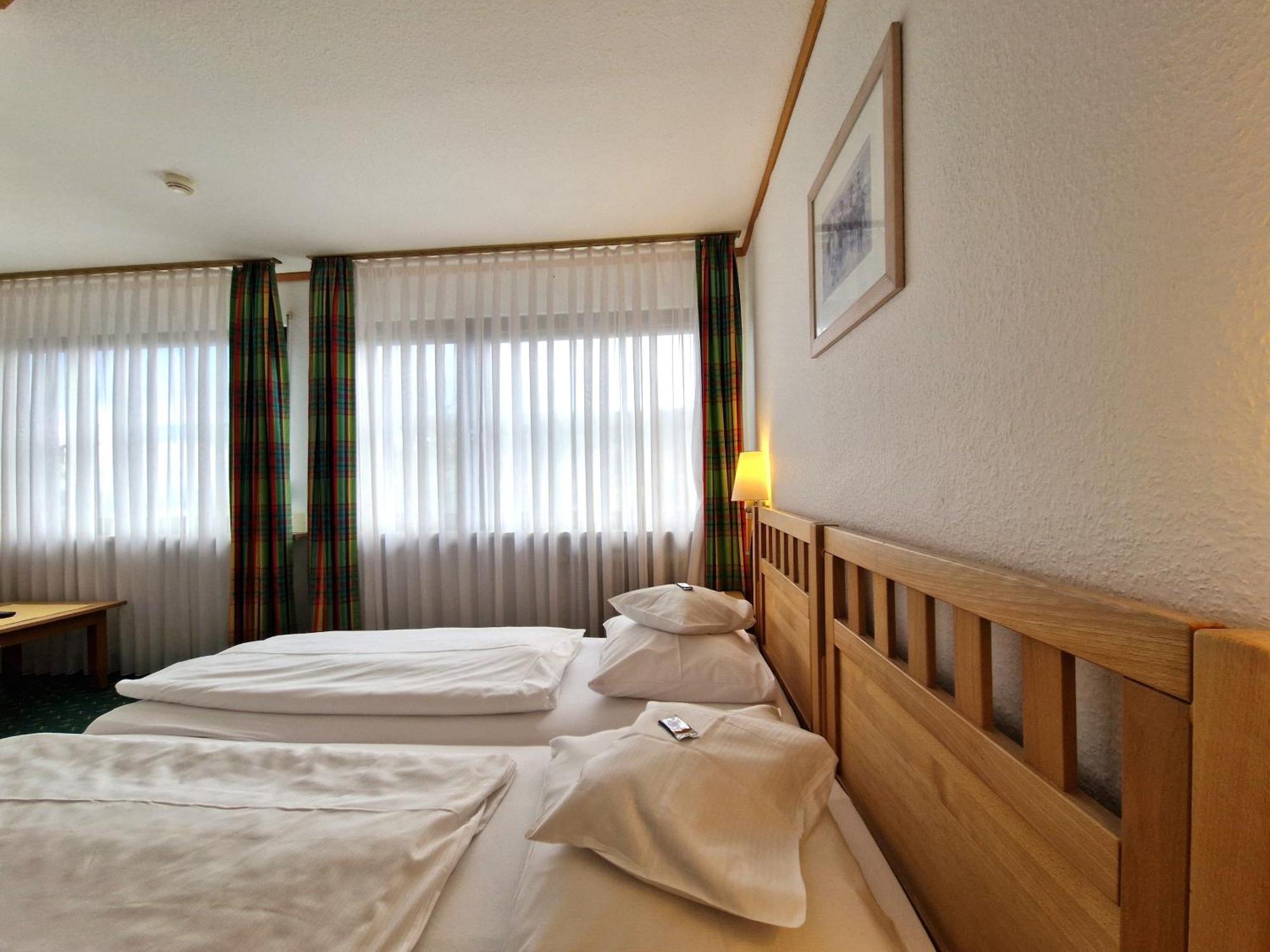 Badhotel Restaurant Stauferland บาดบอล ภายนอก รูปภาพ