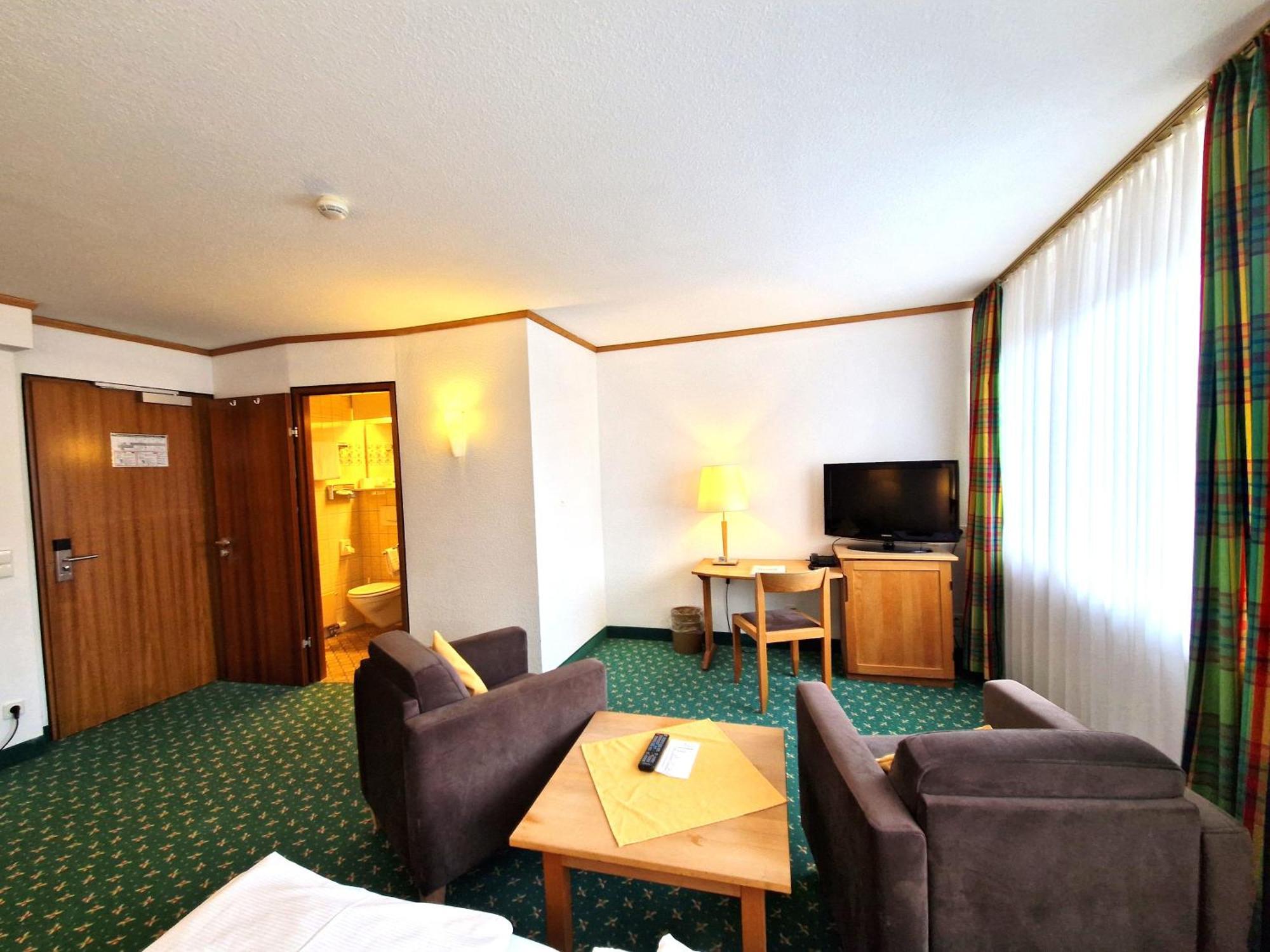 Badhotel Restaurant Stauferland บาดบอล ภายนอก รูปภาพ