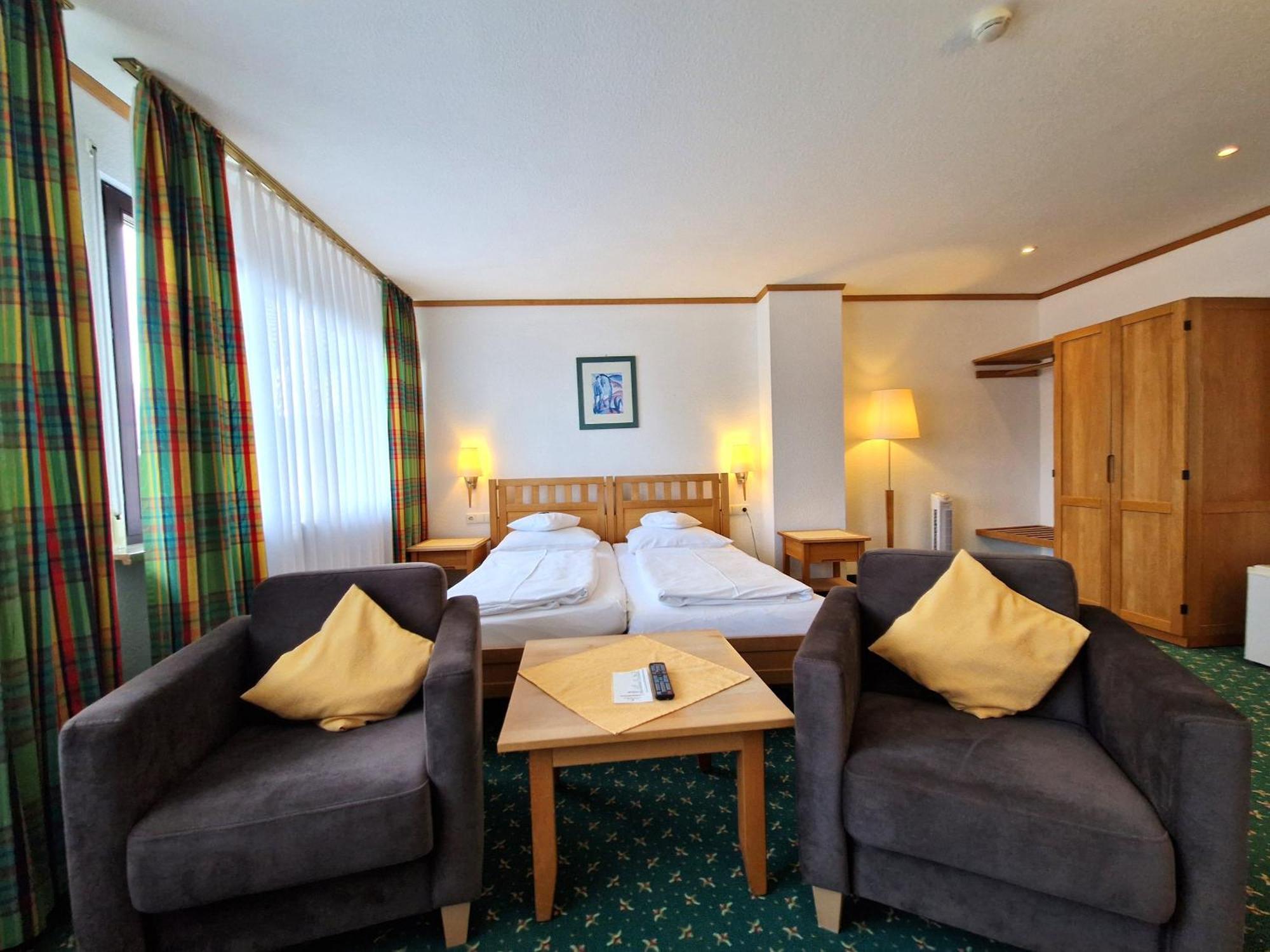 Badhotel Restaurant Stauferland บาดบอล ภายนอก รูปภาพ