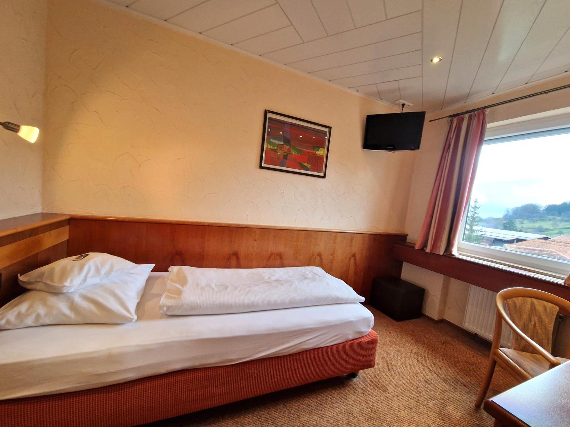 Badhotel Restaurant Stauferland บาดบอล ภายนอก รูปภาพ
