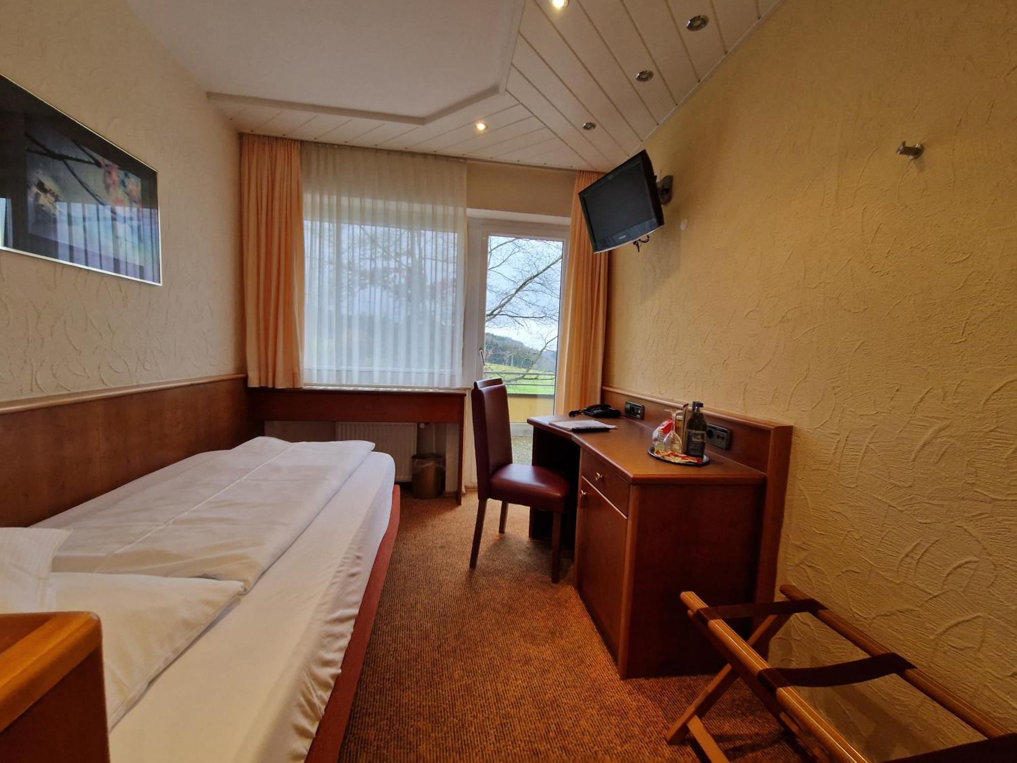 Badhotel Restaurant Stauferland บาดบอล ภายนอก รูปภาพ